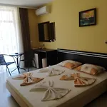 за гости чайка град 4*