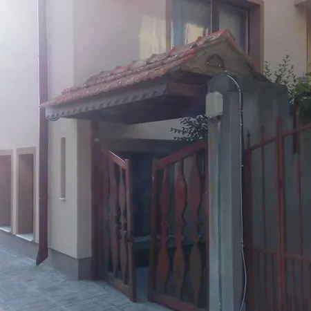 за гости чайка град 4*