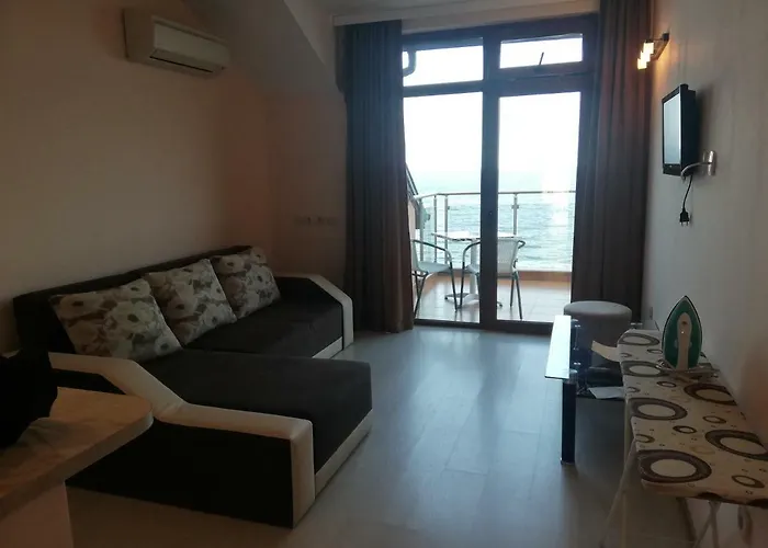 за гости чайка град 4*